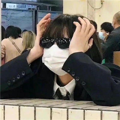 迪庆伴游女生冯萧玉的资料